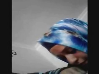 خاکستری, پیر زن با, زن به ماساژ مامان مرد